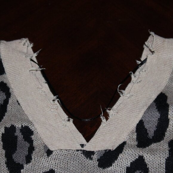 Leopard Print Women's Distressed Sweater Animal Print – Size S – - Picture 7 of 8